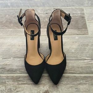 Black Pumps